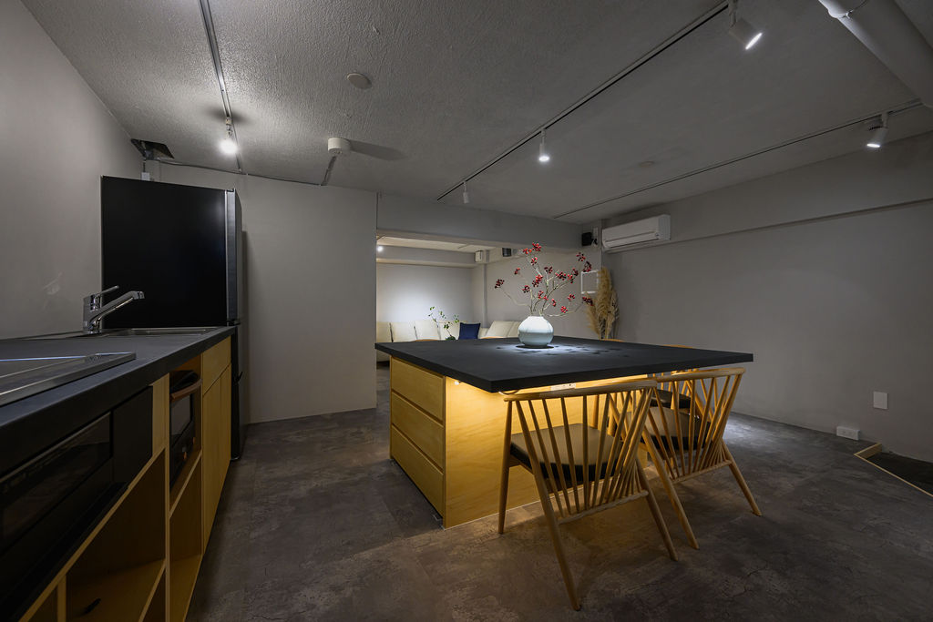Kitchen & Dining